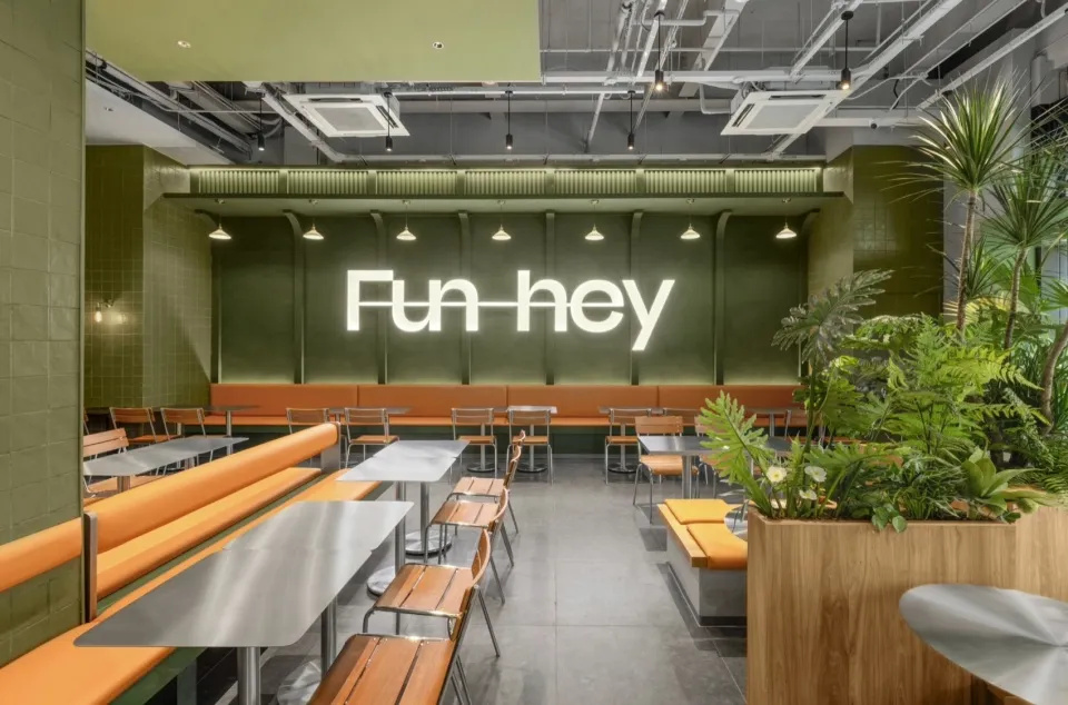 郑州摩斯国际推荐Fun-hey余欢泰式快餐店装修设计(图3)